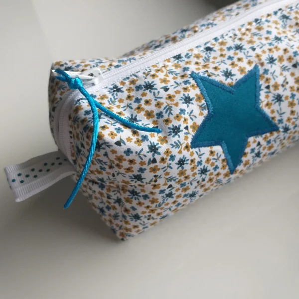 Trousse blue flowers