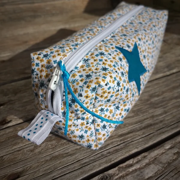 Trousse blue flowers