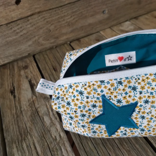 Trousse blue flowers