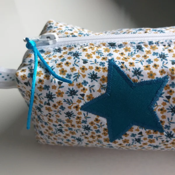 Trousse blue flowers