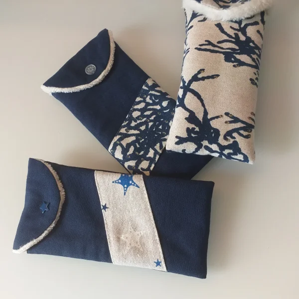 Etuis de la mer bleus