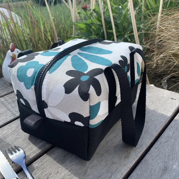 Lunch box blue flower