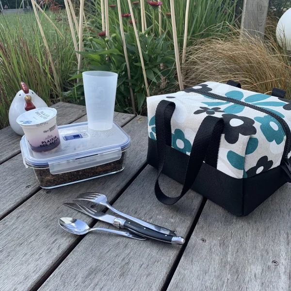 Lunch box blue flower