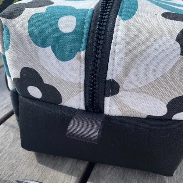 Lunch box blue flower