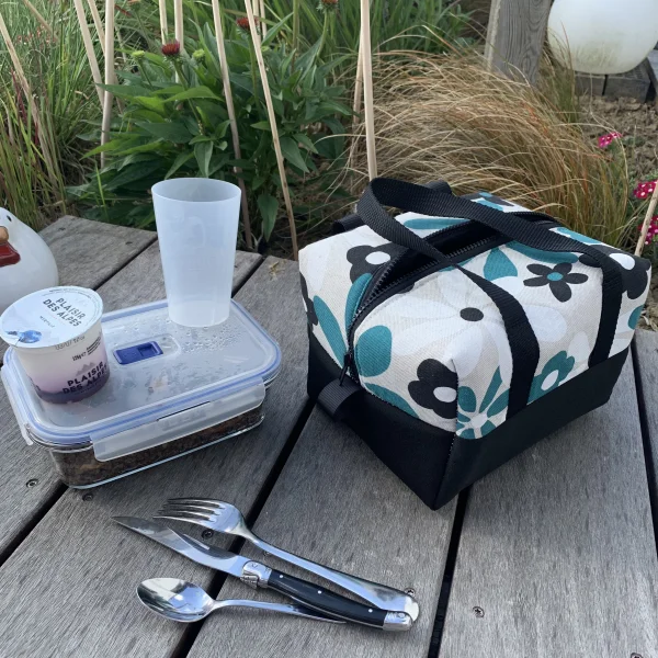 Lunch box blue flower
