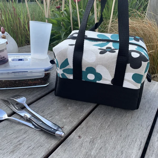 Lunch box blue flower