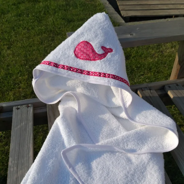 Cape de bain baleine rose 2