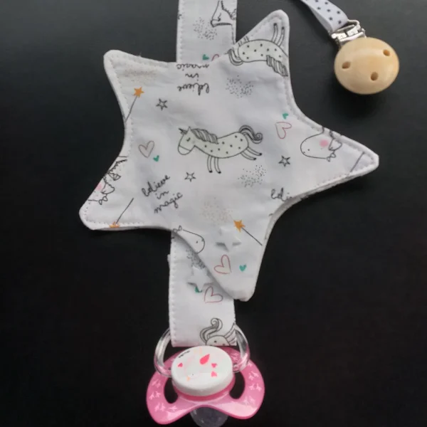 Accroche tétine licorne