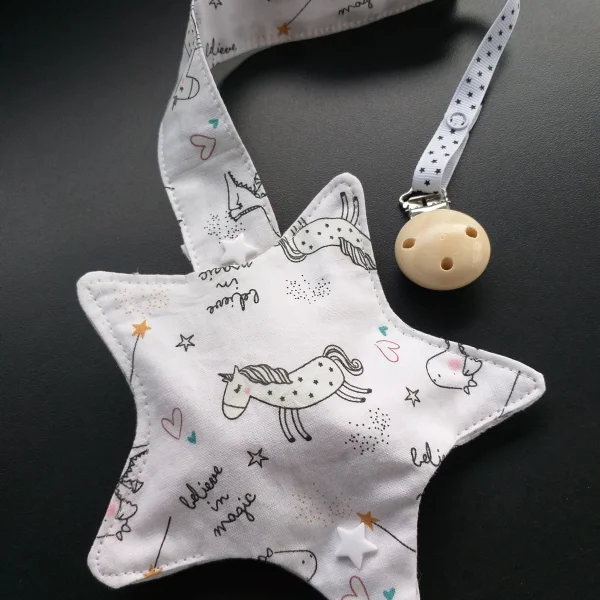 Accroche tétine licorne
