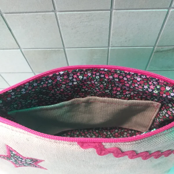 Trousse beige brillante